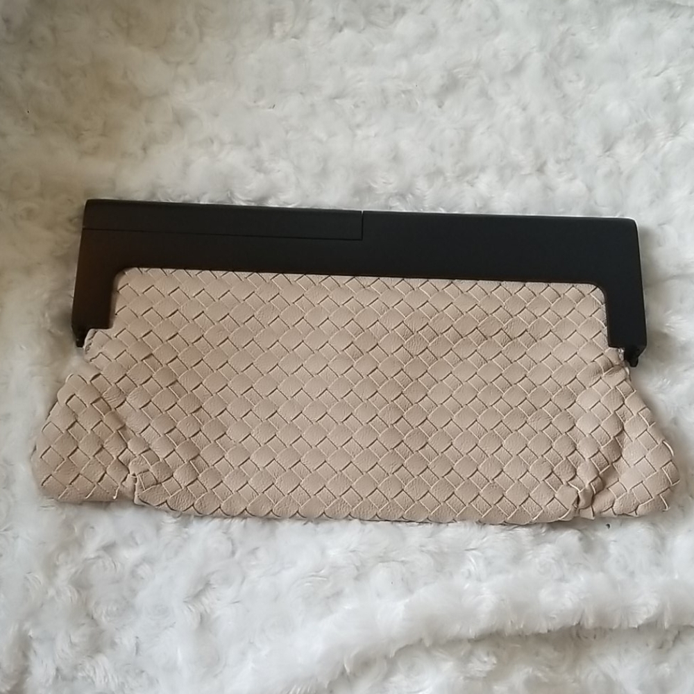 Woven clutch